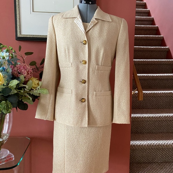 Escada suit - Picture 4 of 8